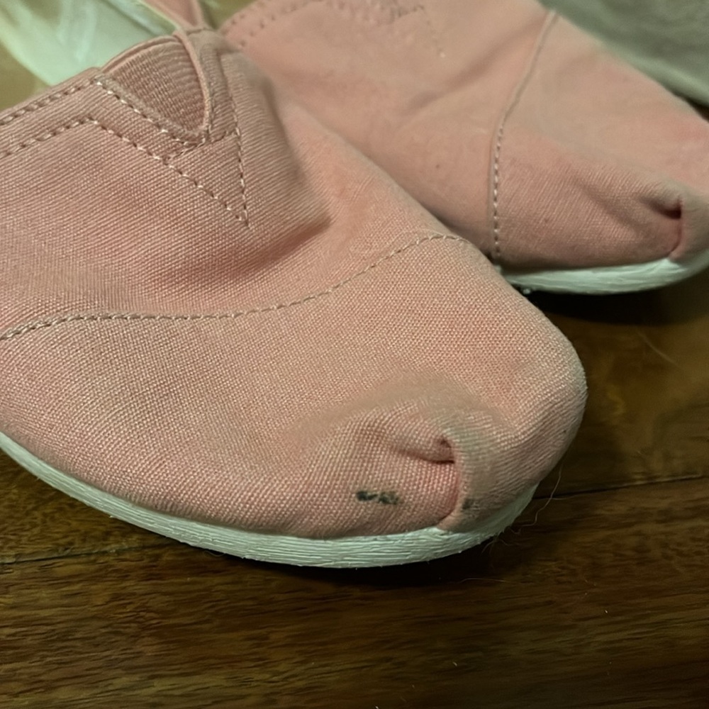 TOMS Women's Pink Slip-On Shoes 7.5 - Picture 2 of 6